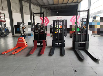 電動堆高車具有什么優(yōu)勢.jpg